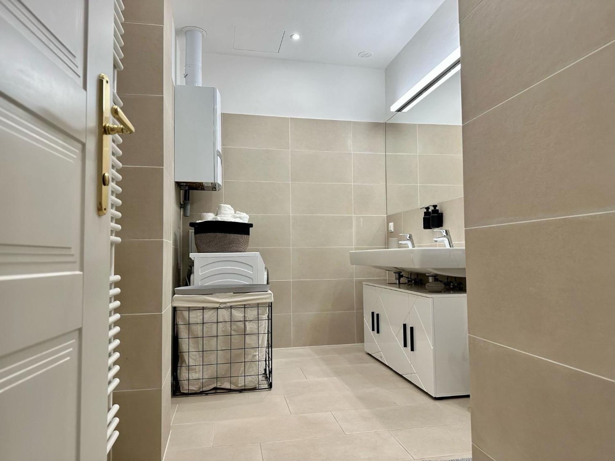 וינה Designer Apartment Near Main Station מראה חיצוני תמונה